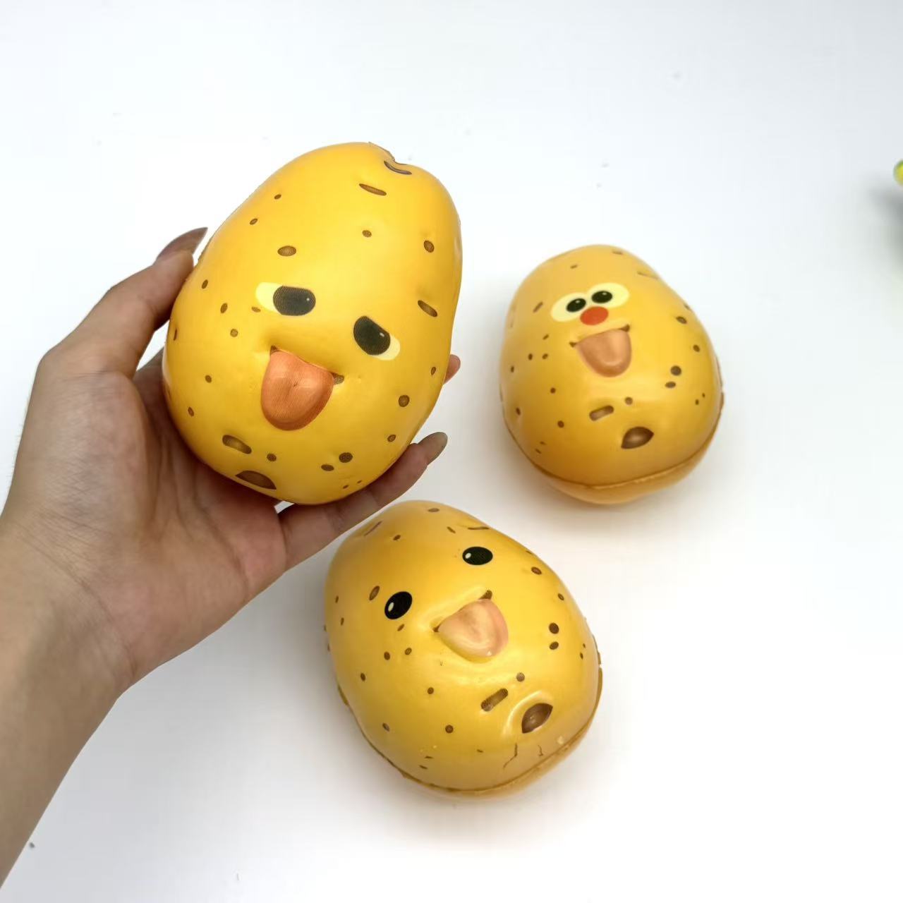 かわいい、リアルなポテトとイチゴの形をした、ゆっくりと膨らむ - Novelty Gifts のレビューと価格